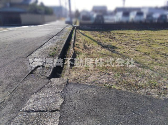 ６６４２０　岐阜市下奈良2丁目土地の前面道路含む現地写真