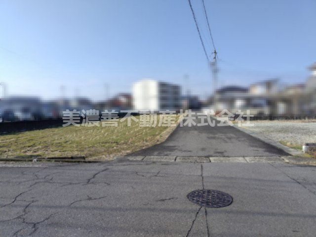 ６６４２０　岐阜市下奈良2丁目土地の前面道路含む現地写真