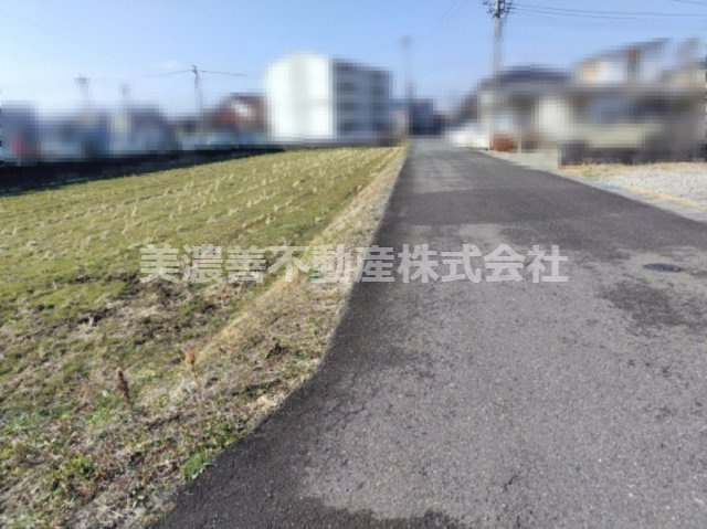 ６６４２０　岐阜市下奈良2丁目土地の前面道路含む現地写真