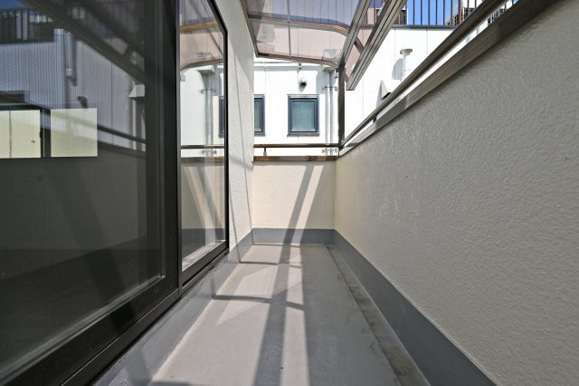 尼崎市南武庫之荘2丁目中古戸建│3LDK+駐車1台可（ビルトインガレージ）のバルコニー|3階南面バルコニー
洗濯物も気持ちよく干すことができます。