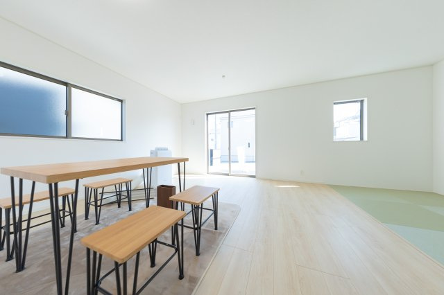鈴鹿市小田町《2号棟》の居間・リビング