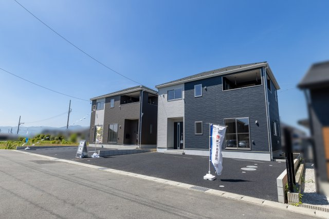 鈴鹿市小田町《2号棟》の外観