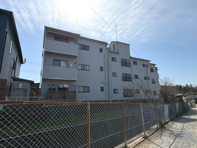 私市ロイヤルマンション