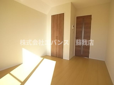 【寝室】 | アーバンヒルズ | 広くて明るい寝室