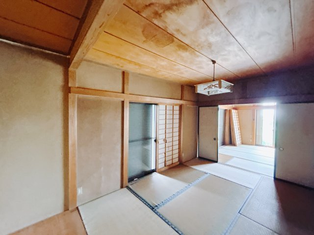 【中古戸建】高崎市箕郷町東明屋の和室|■和室｜和室でしか味わえない畳ならではの香りや素材で和のやすらぎを感じてください♪休日はお子様とお昼寝するのにも最適です！