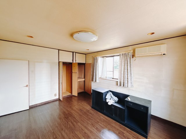 【中古戸建】高崎市箕郷町東明屋の洋室|■洋室｜子供部屋のメリットは「自立心を養うことができる」「自分で整理整頓できるようになる」そして、お子様が成長した際には「プライバシーを確保できる」といい事だらけ♪
