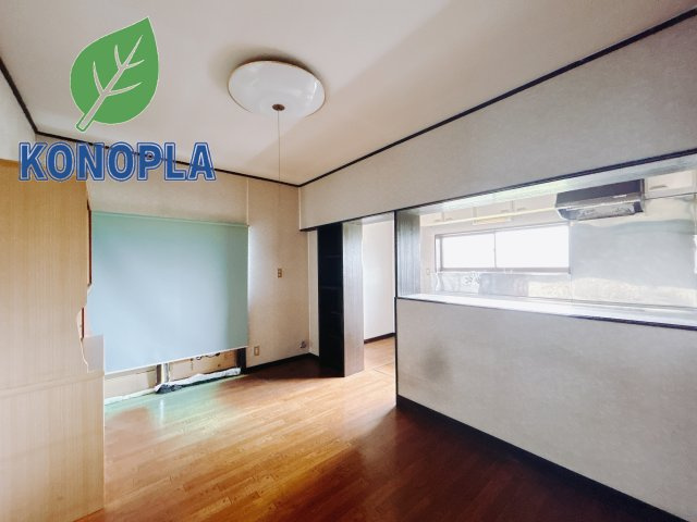 【中古戸建】高崎市箕郷町東明屋の居間・リビング|■リビング｜出来上がった料理を運びやすいダイニング♪お料理中も家族との会話がはずみます♪