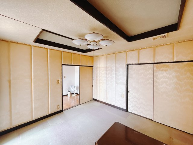 【中古戸建】高崎市箕郷町東明屋の洋室|■洋室｜収納付きの洋室になっています♪お片付けも安心してできます♪