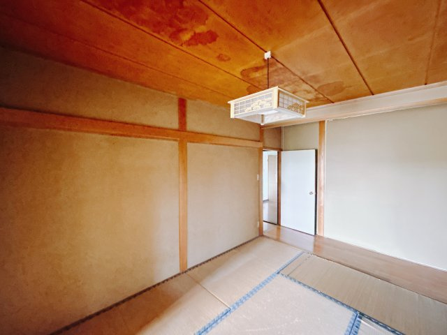 【中古戸建】高崎市箕郷町東明屋の和室|■和室｜意外と場所をとるアイロンがけや、お洗濯物を畳むときにも広々と使うことができ、ちょっと一休みしたいとき、すぐに横になれるのも魅力です♪