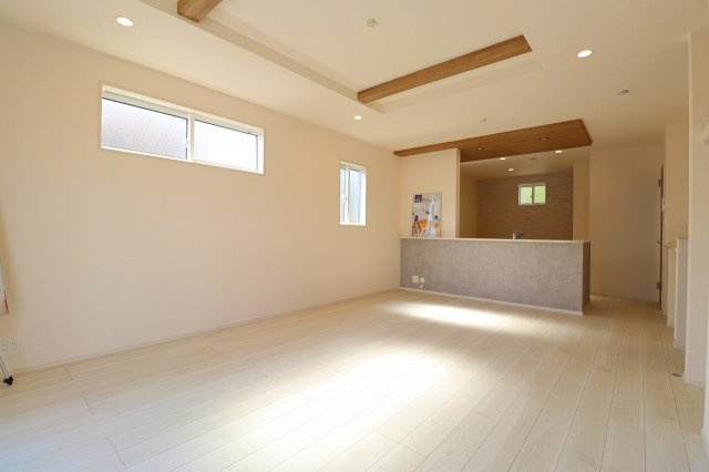 新築戸建・新築建売　郡山市菜根四丁目　桜小・郡山第三中のキッチン|キッチンはカウンターになっているのでリビング全体を見渡すことができます！