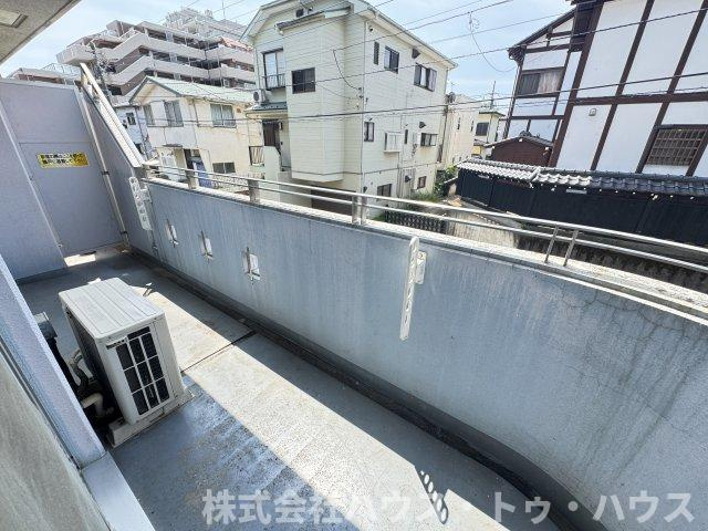 シントウキョウビルのバルコニー
