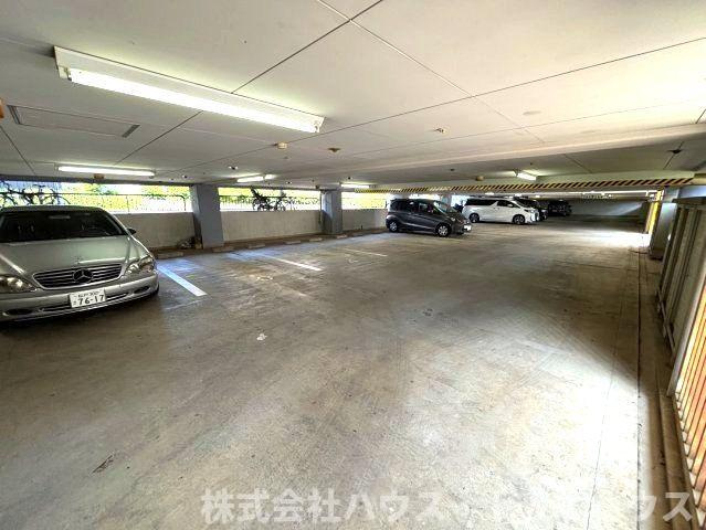 シントウキョウビルの駐車場