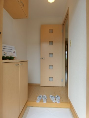 コンフォート80　B棟の玄関|イメージ102号室の写真（反転あり）