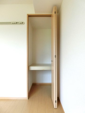 コンフォート80　B棟の収納|イメージ102号室の写真（反転あり）
