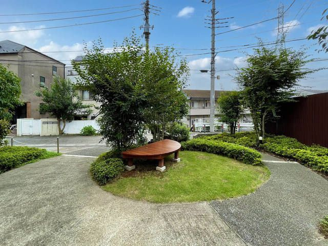 ＱＵＡＴＲＥ　ＳＡＩＳＯＮＳ宮崎台のエントランス