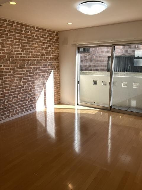 ＱＵＡＴＲＥ　ＳＡＩＳＯＮＳ宮崎台の居間・リビング