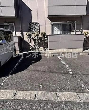 特典：仲介手数料が無料です!!の駐車場|駐車場です
