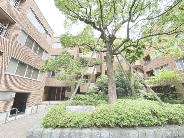グランドコートＢ棟の外観|中庭側外観☆