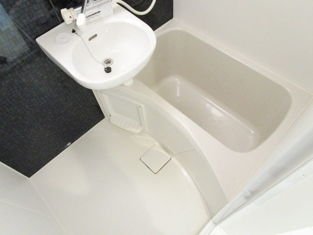 コンフォルタ飛鳥山の浴室|アクセントパネル採用のバスルーム。