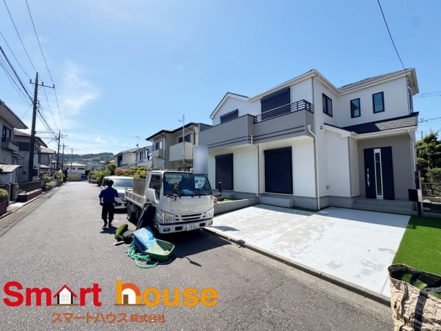 相模原市中央区水郷田名3丁目の前面道路含む現地写真|周囲の街並みと青空に生えるお洒落な仕上がり！周囲には高い建物のないエリア。青い空が大きく感じますね♪
