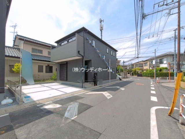 春日部市一ノ割第8　新築一戸建て　1号棟の前面道路含む現地写真