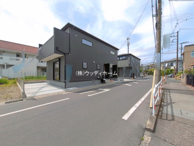 春日部市一ノ割第8　新築一戸建て　2号棟の前面道路含む現地写真