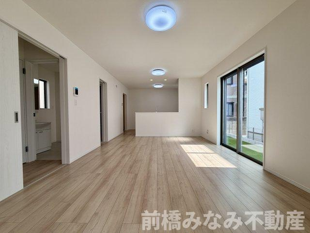 【新築】前橋市広瀬町３丁目　B号棟(全３棟)　ハートフルタウン　新築建売分譲の居間・リビング|ゆったりとしたリビングです