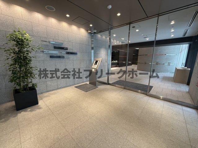 武蔵野市中町１丁目の賃貸マンションのエントランス