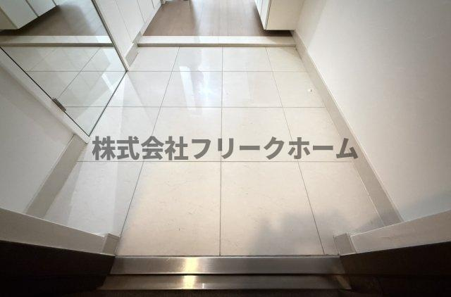 武蔵野市中町１丁目の賃貸マンションの玄関