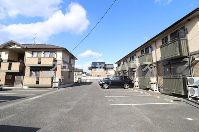 マノワールＫ　Ａ・Ｂの駐車場