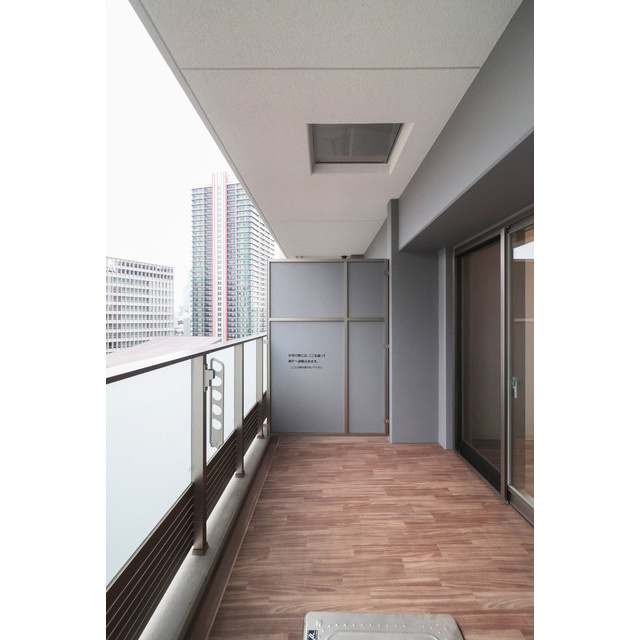 リヴェント難波サウスのバルコニー|暖かな日差しのふりそそぐバルコニー