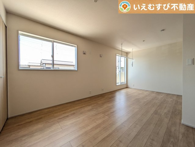 BLOOMING GARDEN　深谷市上柴町東5丁目の洋室|ナチュラルな色合いが落ち着くお部屋
シンプルな内装のお部屋なので自分でコーディネートしても楽しそうですね♪