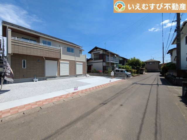 BLOOMING GARDEN　深谷市上柴町東5丁目の前面道路含む現地写真|充分な広さの前面道路
間口が広くお車の出し入れも問題なく行えるスペースが確保されています♪