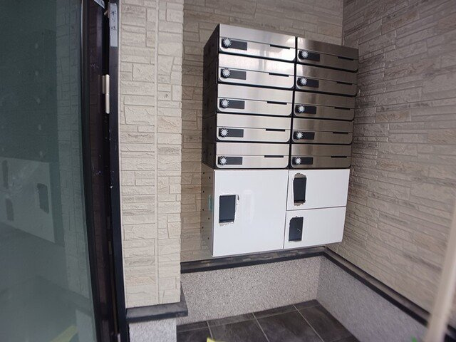 コトン　ヴァリ　寺田町駅前のエントランス|建物の内部です