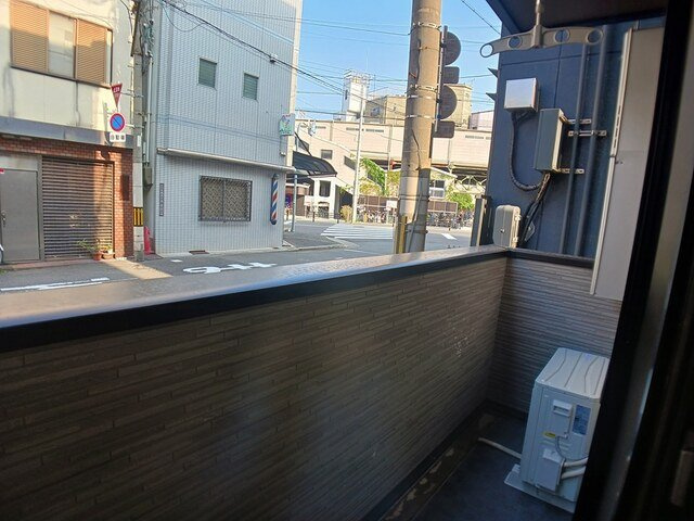 コトン　ヴァリ　寺田町駅前のバルコニー|外からの目が気にならないバルコニーで洗濯物が干せます