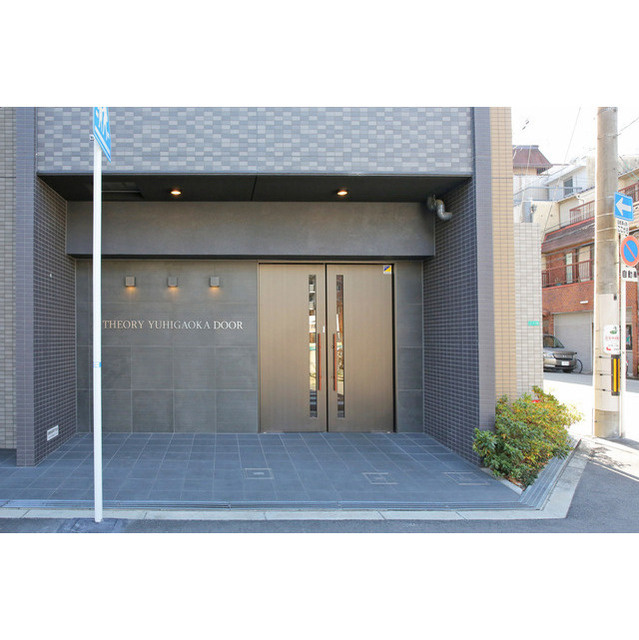 セオリー夕陽丘DOORのエントランス|毎日通るエントランスはこのようになっています