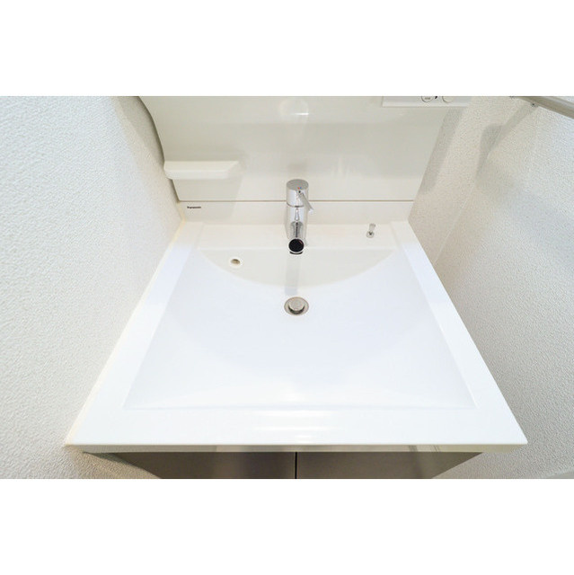 リッツ難波南Ⅱの洗面所|明るい洗面所です