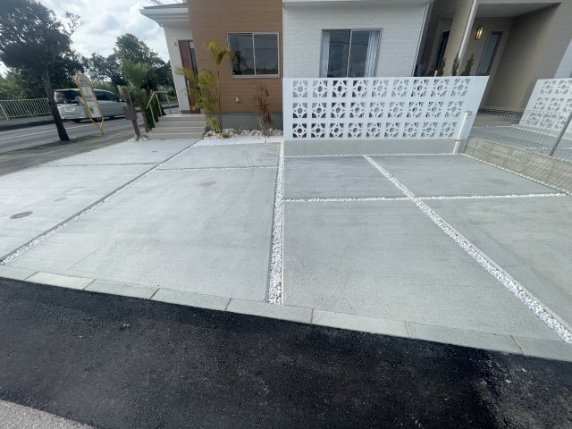 西原町与那城（全2棟）A号棟の駐車場|※同仕様写真です