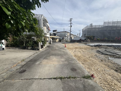 【前面道路含む現地写真】 | 西原町与那城（全2棟）A号棟 | ※東側4m道路♪