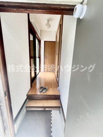 北昭和町戸建の玄関