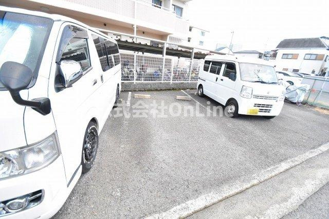 ラルゴ久宝寺の駐車場