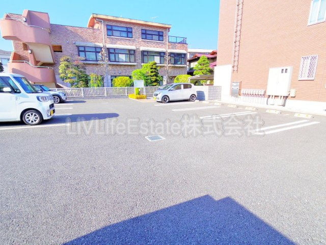 チャムクラージュの駐車場