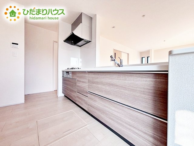 【キッチン】 | 小美玉市江戸1期　新築戸建 | 料理をしながらでも、ご家族との会話を楽しめる対面式キッチン♪