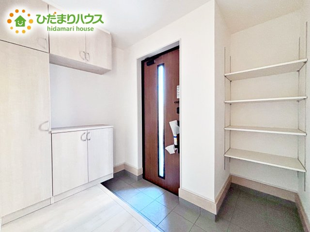 【玄関】 | 小美玉市江戸1期　新築戸建 | 土間収納は履物・ベビーカー・三輪車などお子様用の遊び道具も収納できますね