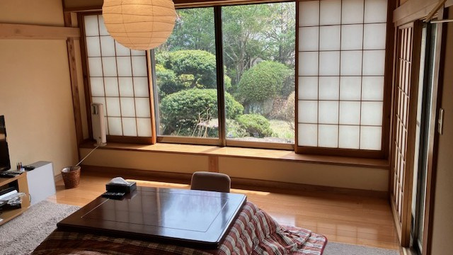 御代田  手入れされた植栽が美しい7LDKの中古戸建の洋室