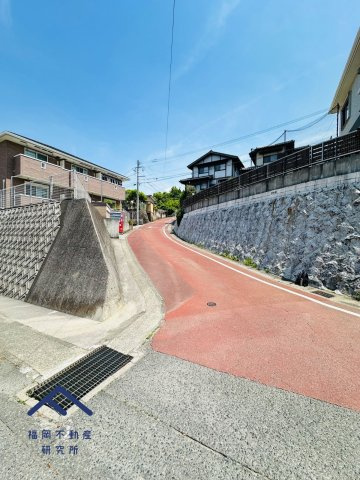 東区香椎駅東３丁目　戸建ての前面道路含む現地写真