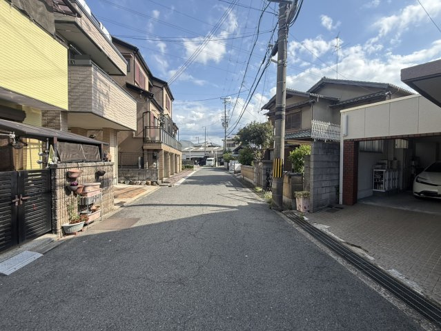 貝塚市鳥羽　古家付き土地の前面道路含む現地写真