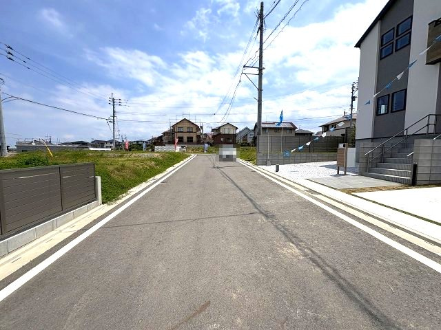 【その他】 | 糟屋郡新宮町湊4期　2号棟（全2棟）【仲介手数料無料・0円】 | 現地写真。前面道路です。