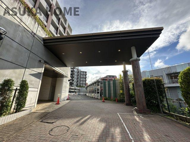 サンクタス横浜二俣川の駐車場|駐車場の空き状況については、その都度、確認いたしますのでお気軽にお聞きください。