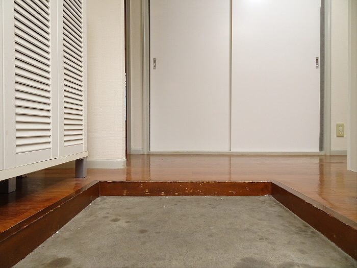 ハイツプリズムB棟の玄関